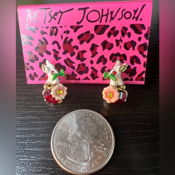 🐰 NWT! Bunnies in the Garden Earrings - Picture 2 of 5